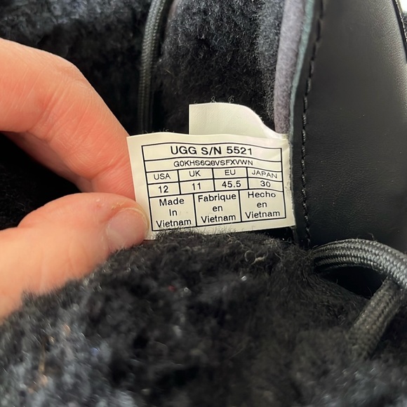 UGG "Butte" Black Waterproof mid calf leather black men's boots size 12 - Picture 8 of 9